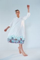 قفطان لونا مطرز باللون الأبيض